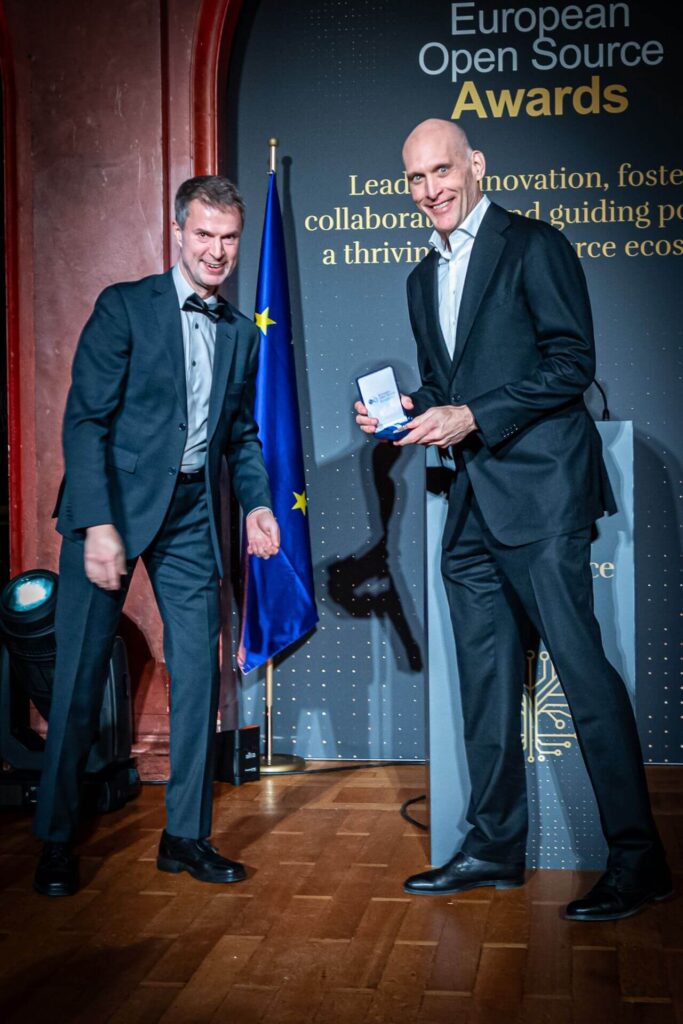 Daniel Stenberg (Left) Honors Greg Kroah-Hartman (Right) at 2026 Award Gala Daniel Stenberg (Left) Honors Greg Kroah-Hartman (Right) at 2026 Award Gala